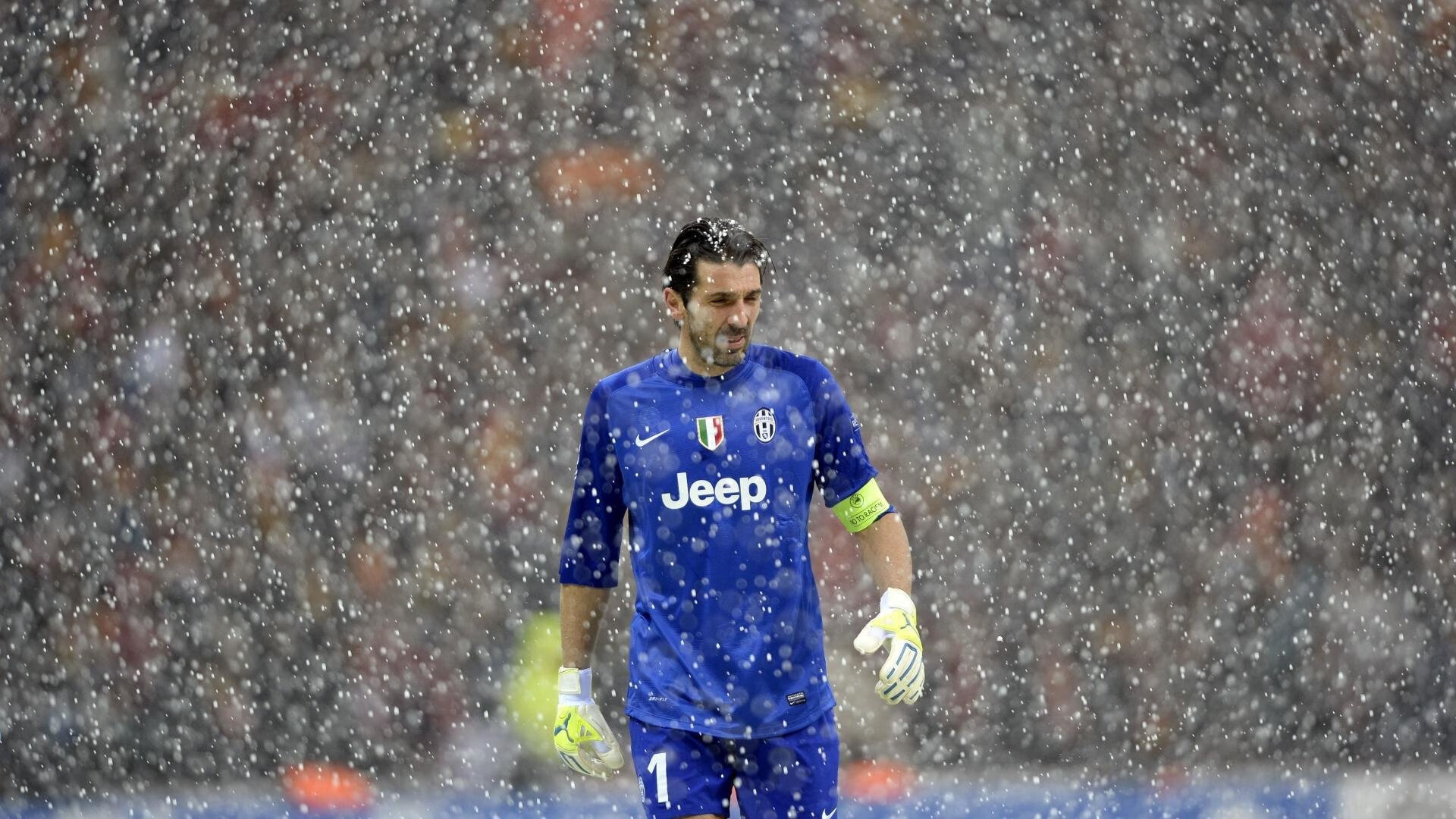 西亚卡姆重要时刻夺冠,SKT带队取胜!赛场气氛高涨