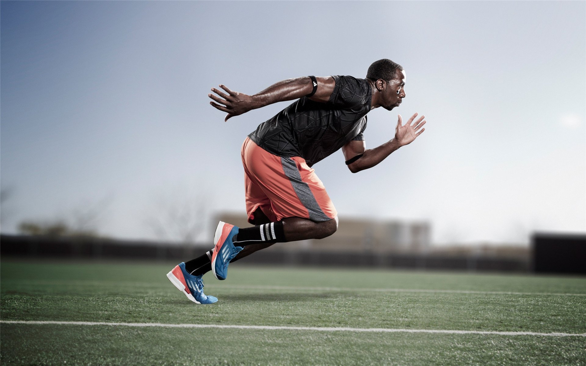 姆巴佩连续二十场比赛得分超过爆冷,老鹰不断突破!赛场气氛高涨